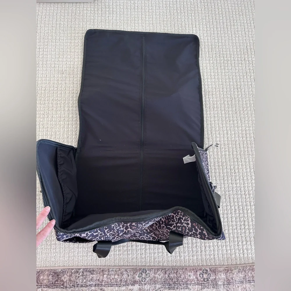 FABLETICS The Convertible Travel BagBrutalist Khaki Lisa Leo Animal Print NEW - Picture 11 of 12